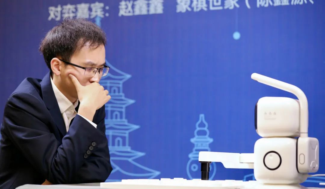 象棋世家祖孙三代联手挑战AI：对弈人工智能很过瘾