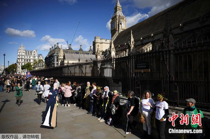 阿桑奇支持者在英美举行抗议 要求美国停止引渡